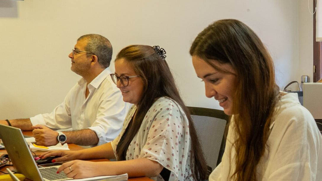 Eramine office team.